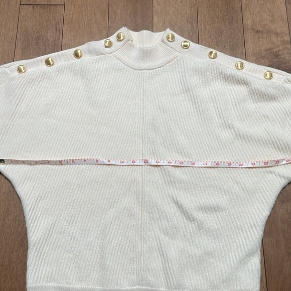 Elie Tahari Mock Neck Sweater Ivory dolman sleeves gold buttons on shoulders L - Picture 9 of 16
